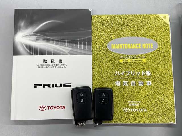 トヨタ プリウス S　マイコーデ 愛知県 2012(平24)年 17.4万km ブロンズマイカメタリック /ワンオーナー//禁煙車//保証書//記録簿//取扱説明書//スペアキー（1本）//純正ディーラーナビ//フルセグテレビ//AUDIO（AM・FM・CD・DVD・Bluetooth)//バックカメラ//アイドリングストップ//プッシュスタート//純正ドアバイザー//純正フロアマット//ETC//ISOFIX//ステアリングスイッチ//電格格納ミラー//ステアリングテレスコピック機構//ステアリングチルト機構//UVカットガラス//プライバシーガラス//盗難防止システム//衝突安全ボディー//トラクションコントロール//ステアリング協調車両安定性制御システム