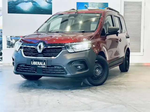 ルノー ルノー カングー ヴァリエテ 大阪府 2024(令6)年 0.9万km ワイン 150台限定車/ワンオーナー/純正ディスプレイオーディオ/applecarplay/バックカメラ/ACC/ブラインドスポット/LEDヘッドライト/クリアランスソナー/ワイヤレス充電/ハーフ革/ルーフレール/スマートキー/ETC/ドラレコ