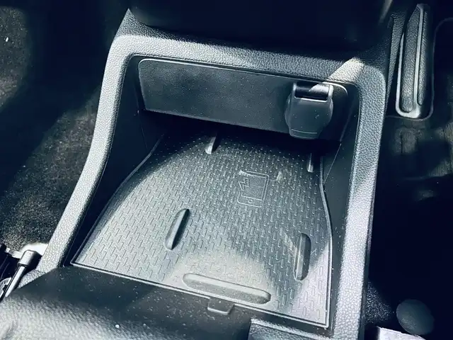 ルノー ルノー カングー ヴァリエテ 大阪府 2024(令6)年 0.9万km ワイン 150台限定車/ワンオーナー/純正ディスプレイオーディオ/applecarplay/バックカメラ/ACC/ブラインドスポット/LEDヘッドライト/クリアランスソナー/ワイヤレス充電/ハーフ革/ルーフレール/スマートキー/ETC/ドラレコ