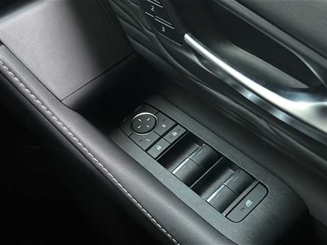 トヨタ ヴェルファイア ハイブリット Z プレミア 広島県 2024(令6)年 0.9万km プラチナホワイトパールマイカ 禁煙/左右独立ムーンルーフ/トヨタチームメイト/・アドバンストパーク/・パーキングサポートブレーキ/・アドバンストドライブ/・緊急時操舵支援/・フロントクロストラフィックアラート/・レーンチェンジアシスト/・ドライバーモニターカメラ/セーフティセンス/・プリクラッシュセーフティ/・レーントレーシングアシスト/・レーダークルーズコントロール/・アダプティブハイビーム/・ロードサインアシスト/・ドライバー異常時対応/・プロアクティブドライビングアシスト/・発進遅れ告知機能/BSM/パーキングサポートブレーキ/デジタルインナーミラー/純正14インチディスプレイ/ナビ/・地デジTV/・ETC2.0/パノラミックビューモニター/フリップダウンモニター（V12T-R72C）/HUD/両側パワースライドドア/パワーバックドア/シートヒーター/ベンチレーション/パワーシート/メモリーシート/ステアリングヒーター/ドライブレコーダー（TZ-DR210）/おくだけ充電/フロアマット/ドアバイザー/AC100V1500W/スペアタイヤ