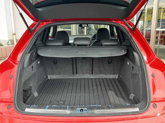 アウディ Ｑ３ 2．0 TFSI クワトロ 180PS 静岡県 2016(平28)年 11.8万km ミサノレッドパールエフェクト 主要装備/・プッシュスタート/・ETC車載器/・前後コーナーセンサー/・前席パワーシート/・ルーフレール/・純正18インチAW/・純正フロアマット/・オートライト/・LEDヘッドライト/・スペアキー/・ステアリングスイッチ