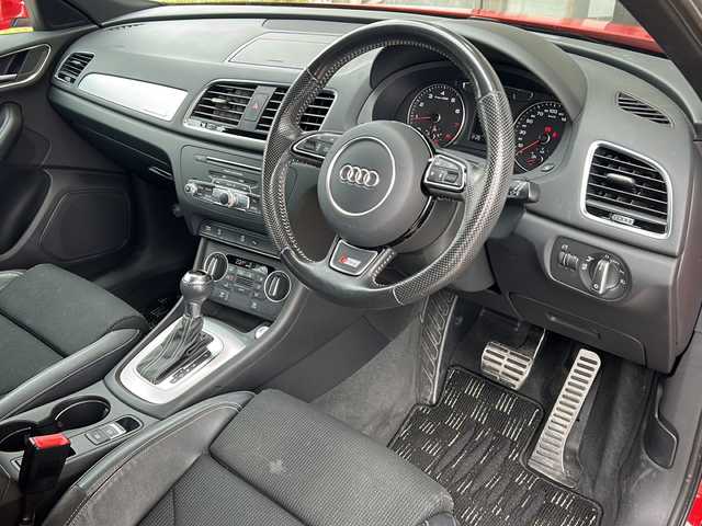 アウディ Ｑ３ 2．0 TFSI クワトロ 180PS 静岡県 2016(平28)年 11.8万km ミサノレッドパールエフェクト 主要装備/・プッシュスタート/・ETC車載器/・前後コーナーセンサー/・前席パワーシート/・ルーフレール/・純正18インチAW/・純正フロアマット/・オートライト/・LEDヘッドライト/・スペアキー/・ステアリングスイッチ