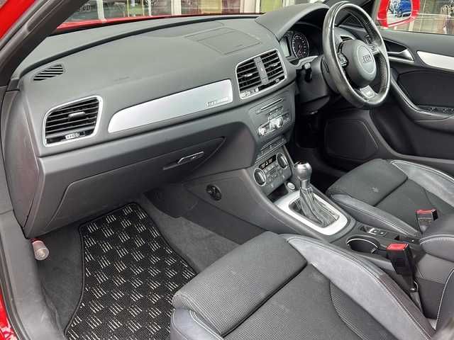 アウディ Ｑ３ 2．0 TFSI クワトロ 180PS 静岡県 2016(平28)年 11.8万km ミサノレッドパールエフェクト 主要装備/・プッシュスタート/・ETC車載器/・前後コーナーセンサー/・前席パワーシート/・ルーフレール/・純正18インチAW/・純正フロアマット/・オートライト/・LEDヘッドライト/・スペアキー/・ステアリングスイッチ