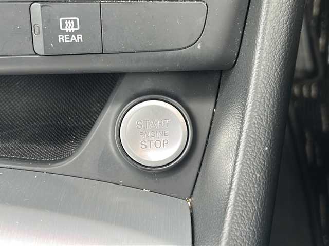 アウディ Ｑ３ 2．0 TFSI クワトロ 180PS 静岡県 2016(平28)年 11.8万km ミサノレッドパールエフェクト 主要装備/・プッシュスタート/・ETC車載器/・前後コーナーセンサー/・前席パワーシート/・ルーフレール/・純正18インチAW/・純正フロアマット/・オートライト/・LEDヘッドライト/・スペアキー/・ステアリングスイッチ