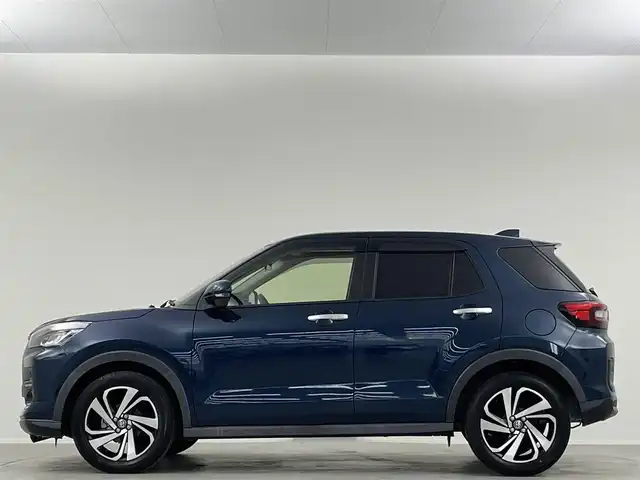 トヨタ ライズ Z 埼玉県 2020(令2)年 1.6万km レーザーブルークリスタルシャイン 純正９インチナビ　フルセグＴＶ　ブラインドスポットモニター　シートヒーター　ＬＥＤヘッドライト　レーダークルーズコントロール　ビルトインＥＴＣ　ドライブレコーダー　カーテンエアバッグ　純正フロアマット