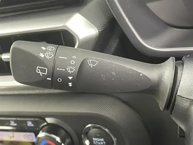 トヨタ ライズ Z 埼玉県 2020(令2)年 1.6万km レーザーブルークリスタルシャイン 純正９インチナビ　フルセグＴＶ　ブラインドスポットモニター　シートヒーター　ＬＥＤヘッドライト　レーダークルーズコントロール　ビルトインＥＴＣ　ドライブレコーダー　カーテンエアバッグ　純正フロアマット