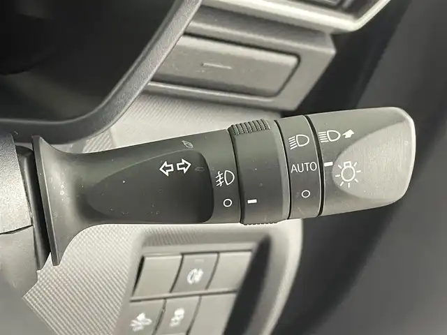 トヨタ ライズ Z 埼玉県 2020(令2)年 1.6万km レーザーブルークリスタルシャイン 純正９インチナビ　フルセグＴＶ　ブラインドスポットモニター　シートヒーター　ＬＥＤヘッドライト　レーダークルーズコントロール　ビルトインＥＴＣ　ドライブレコーダー　カーテンエアバッグ　純正フロアマット
