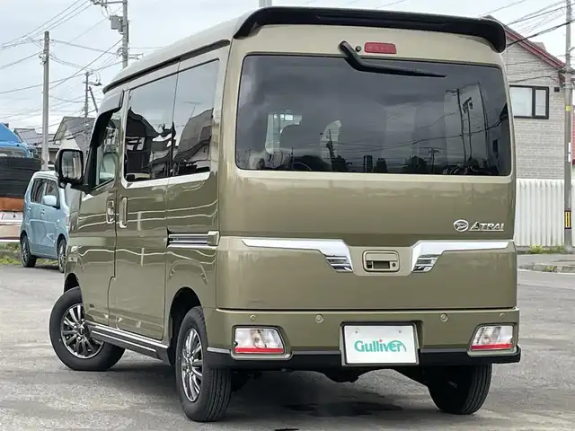 ダイハツ アトレー バン RS 道央・札幌 2023(令5)年 0.3万km オフビートカーキM ４WD/社外メモリーナビ/CD/DVD/BT/フルセグ/衝突被害軽減ブレーキ/横滑り防止装置/レーダークルーズコントロール/レーンキープアシスト/クリアランスソナー/バックカメラ/ドライブレコーダー/アイドリングストップ/両側パワースライドドア/ステアリングリモコン/リアスポイラー/プッシュスタート/スマートキー/LEDヘッドライト/オートライト/オートハイビーム/フォグランプ/電動格納ミラー/ウィンカーミラー/純正フロアマット/ドアバイザー/スペアキー/社外エンジンスターター/鉄チンホイール付冬タイヤ積込/（純正ホイールキャップ付）/145/80/R12/2023年/山8mm