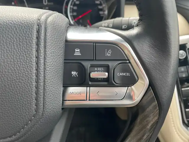 トヨタ ランドクルーザー ZX 東京都 2023(令5)年 1.5万km プレシャスホワイトパール 純正メモリーナビ/　フルセグTV　BT　CD/DVD　AM/FM　USB/　SD　HDMI/AppleCatPlay/AndoroidAuto/パワーバックドア/全方位カメラ/電動サンルーフ/ETC2.0/前後ドライブレコーダー/トヨタセーフティセンス/木目調革巻きステアリング/　ステアリングヒーター/ベージュ本革シート/　前席パワーシート/　前席/2列目ベンチレーション付快適温熱シート/　3列目電動格納シート/モデリスタエアロ/純正20インチアルミホイール/JBLサウンドシステム/100V電源/クールボックス/盗難防止装置Panthera/リアシートエンターテインメントシステム/左右後席独立温度調整オートエアコン/レーザークルーズコントロール/ルーフレール/保証書＆取扱説明書