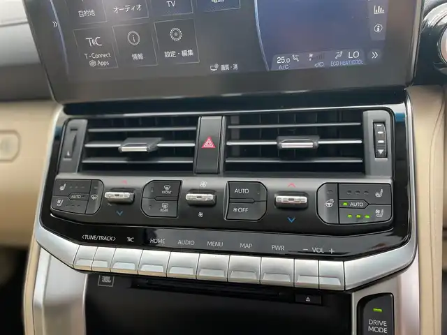 トヨタ ランドクルーザー ZX 東京都 2023(令5)年 1.5万km プレシャスホワイトパール 純正メモリーナビ/　フルセグTV　BT　CD/DVD　AM/FM　USB/　SD　HDMI/AppleCatPlay/AndoroidAuto/パワーバックドア/全方位カメラ/電動サンルーフ/ETC2.0/前後ドライブレコーダー/トヨタセーフティセンス/木目調革巻きステアリング/　ステアリングヒーター/ベージュ本革シート/　前席パワーシート/　前席/2列目ベンチレーション付快適温熱シート/　3列目電動格納シート/モデリスタエアロ/純正20インチアルミホイール/JBLサウンドシステム/100V電源/クールボックス/盗難防止装置Panthera/リアシートエンターテインメントシステム/左右後席独立温度調整オートエアコン/レーザークルーズコントロール/ルーフレール/保証書＆取扱説明書