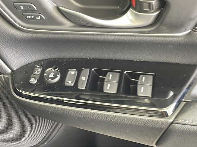 ホンダ ＣＲ－Ｖ EX・マスターピース 鹿児島県 2018(平30)年 5.9万km クリスタルブラックパール パノラミックサンルーフ　/純正７インチナビ/（フルセグ/Blu/CD/DVDCD/DVD）　/前後ドライブレコーダー　/レーダークルーズコントロール　/前席シートヒーター　/パワーテールゲート　/ビルドインＥＴＣ　/ルーフレール　/ブレーキホールド　/パワーシート/電動格納ミラー/レーンキープアシスト/オートライト/純正18インチアルミホイール/スマートキー/スペアキー有/保証書/取扱説明書