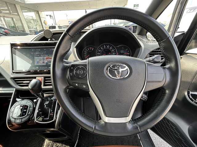 トヨタ ヴォクシー ZS 煌Ⅱ 奈良県 2020(令2)年 6.8万km ブラッキッシュアゲハガラスフレーク ワンオーナー/純正メーカーナビ/BT/TV/USB/SD//パワースライドドア/ビルドインETC/フルセグTV/両側パワースライド/オートライト（LED）/レザーシート/3列シート/スタットレスタイヤ積み込み/クルーズコントロール/プッシュスタート/保証書
