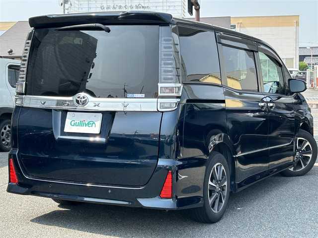 トヨタ ヴォクシー ZS 煌Ⅱ 奈良県 2020(令2)年 6.8万km ブラッキッシュアゲハガラスフレーク ワンオーナー/純正メーカーナビ/BT/TV/USB/SD//パワースライドドア/ビルドインETC/フルセグTV/両側パワースライド/オートライト（LED）/レザーシート/3列シート/スタットレスタイヤ積み込み/クルーズコントロール/プッシュスタート/保証書