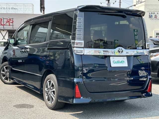 トヨタ ヴォクシー ZS 煌Ⅱ 奈良県 2020(令2)年 6.8万km ブラッキッシュアゲハガラスフレーク ワンオーナー/純正メーカーナビ/BT/TV/USB/SD//パワースライドドア/ビルドインETC/フルセグTV/両側パワースライド/オートライト（LED）/レザーシート/3列シート/スタットレスタイヤ積み込み/クルーズコントロール/プッシュスタート/保証書