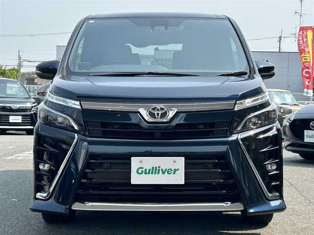 トヨタ ヴォクシー ZS 煌Ⅱ 奈良県 2020(令2)年 6.8万km ブラッキッシュアゲハガラスフレーク ワンオーナー/純正メーカーナビ/BT/TV/USB/SD//パワースライドドア/ビルドインETC/フルセグTV/両側パワースライド/オートライト（LED）/レザーシート/3列シート/スタットレスタイヤ積み込み/クルーズコントロール/プッシュスタート/保証書