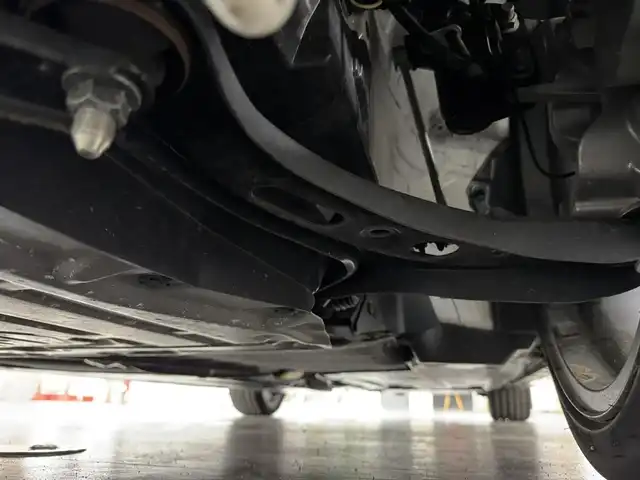 スバル ＢＲＺ S 三重県 2023(令5)年 0.3万km クリスタルホワイトP プレミアムガソリン/FR/6F/カロッツェリア 9インチ『楽ナビ』 AVIC-RQ911/（CD/DVD/MSV/SD/FM/AM/TV/Bluetooth/iPod/USB/HDMI/AUX）/安全/・スバルリヤビークルディテクション［SRVD］/・VSC（横滑り防止機能）/・EBD付ABS/・SRS サイド＆カーテンシールドエアバッグ/装備/・ステアリング連動ヘッドライト［SRH］/・左右独立温度独立調整オートエアコン/・定速クルーズコントロール/・ステアリングスイッチ/・オートライト/・LEDヘッドライト/・充電用USBジャックx2/・走行制御モード（スポーツ/スノー）/・TRACKモード/・プッシュスタート/・スマートキーx2/・BOXERメーター（7インチカラー×液晶メーター）/・純正18inAW/・保/取/ナビ取/など