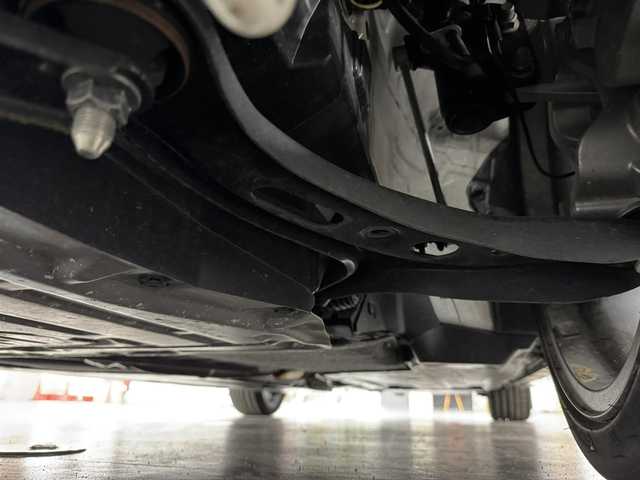 スバル ＢＲＺ S 三重県 2023(令5)年 0.3万km クリスタルホワイトP プレミアムガソリン/FR/6F/カロッツェリア 9インチ『楽ナビ』 AVIC-RQ911/（CD/DVD/MSV/SD/FM/AM/TV/Bluetooth/iPod/USB/HDMI/AUX）/安全/・スバルリヤビークルディテクション［SRVD］/・VSC（横滑り防止機能）/・EBD付ABS/・SRS サイド＆カーテンシールドエアバッグ/装備/・ステアリング連動ヘッドライト［SRH］/・左右独立温度独立調整オートエアコン/・定速クルーズコントロール/・ステアリングスイッチ/・オートライト/・LEDヘッドライト/・充電用USBジャックx2/・走行制御モード（スポーツ/スノー）/・TRACKモード/・プッシュスタート/・スマートキーx2/・BOXERメーター（7インチカラー×液晶メーター）/・純正18inAW/・保/取/ナビ取/など