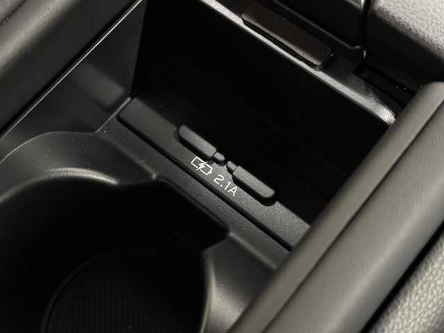 スバル ＢＲＺ S 三重県 2023(令5)年 0.3万km クリスタルホワイトP プレミアムガソリン/FR/6F/カロッツェリア 9インチ『楽ナビ』 AVIC-RQ911/（CD/DVD/MSV/SD/FM/AM/TV/Bluetooth/iPod/USB/HDMI/AUX）/安全/・スバルリヤビークルディテクション［SRVD］/・VSC（横滑り防止機能）/・EBD付ABS/・SRS サイド＆カーテンシールドエアバッグ/装備/・ステアリング連動ヘッドライト［SRH］/・左右独立温度独立調整オートエアコン/・定速クルーズコントロール/・ステアリングスイッチ/・オートライト/・LEDヘッドライト/・充電用USBジャックx2/・走行制御モード（スポーツ/スノー）/・TRACKモード/・プッシュスタート/・スマートキーx2/・BOXERメーター（7インチカラー×液晶メーター）/・純正18inAW/・保/取/ナビ取/など