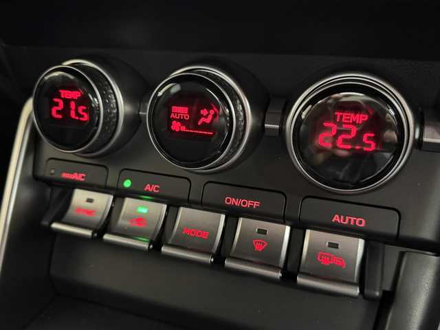 スバル ＢＲＺ S 三重県 2023(令5)年 0.3万km クリスタルホワイトP プレミアムガソリン/FR/6F/カロッツェリア 9インチ『楽ナビ』 AVIC-RQ911/（CD/DVD/MSV/SD/FM/AM/TV/Bluetooth/iPod/USB/HDMI/AUX）/安全/・スバルリヤビークルディテクション［SRVD］/・VSC（横滑り防止機能）/・EBD付ABS/・SRS サイド＆カーテンシールドエアバッグ/装備/・ステアリング連動ヘッドライト［SRH］/・左右独立温度独立調整オートエアコン/・定速クルーズコントロール/・ステアリングスイッチ/・オートライト/・LEDヘッドライト/・充電用USBジャックx2/・走行制御モード（スポーツ/スノー）/・TRACKモード/・プッシュスタート/・スマートキーx2/・BOXERメーター（7インチカラー×液晶メーター）/・純正18inAW/・保/取/ナビ取/など