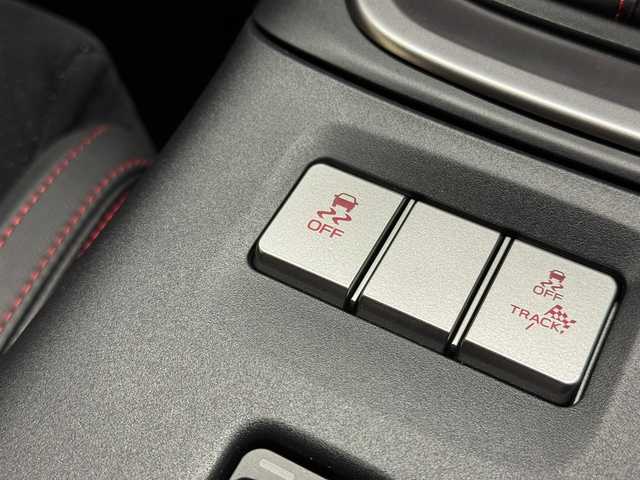 スバル ＢＲＺ S 三重県 2023(令5)年 0.3万km クリスタルホワイトP プレミアムガソリン/FR/6F/カロッツェリア 9インチ『楽ナビ』 AVIC-RQ911/（CD/DVD/MSV/SD/FM/AM/TV/Bluetooth/iPod/USB/HDMI/AUX）/安全/・スバルリヤビークルディテクション［SRVD］/・VSC（横滑り防止機能）/・EBD付ABS/・SRS サイド＆カーテンシールドエアバッグ/装備/・ステアリング連動ヘッドライト［SRH］/・左右独立温度独立調整オートエアコン/・定速クルーズコントロール/・ステアリングスイッチ/・オートライト/・LEDヘッドライト/・充電用USBジャックx2/・走行制御モード（スポーツ/スノー）/・TRACKモード/・プッシュスタート/・スマートキーx2/・BOXERメーター（7インチカラー×液晶メーター）/・純正18inAW/・保/取/ナビ取/など