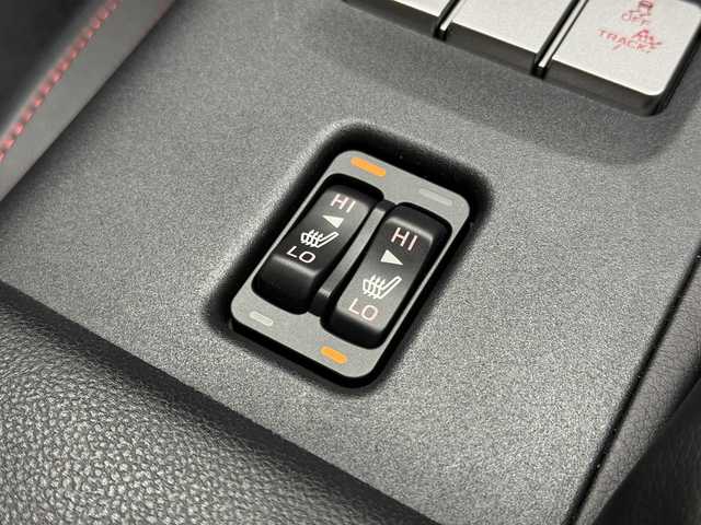 スバル ＢＲＺ S 三重県 2023(令5)年 0.3万km クリスタルホワイトP プレミアムガソリン/FR/6F/カロッツェリア 9インチ『楽ナビ』 AVIC-RQ911/（CD/DVD/MSV/SD/FM/AM/TV/Bluetooth/iPod/USB/HDMI/AUX）/安全/・スバルリヤビークルディテクション［SRVD］/・VSC（横滑り防止機能）/・EBD付ABS/・SRS サイド＆カーテンシールドエアバッグ/装備/・ステアリング連動ヘッドライト［SRH］/・左右独立温度独立調整オートエアコン/・定速クルーズコントロール/・ステアリングスイッチ/・オートライト/・LEDヘッドライト/・充電用USBジャックx2/・走行制御モード（スポーツ/スノー）/・TRACKモード/・プッシュスタート/・スマートキーx2/・BOXERメーター（7インチカラー×液晶メーター）/・純正18inAW/・保/取/ナビ取/など