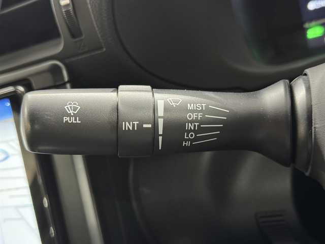 スバル ＢＲＺ S 三重県 2023(令5)年 0.3万km クリスタルホワイトP プレミアムガソリン/FR/6F/カロッツェリア 9インチ『楽ナビ』 AVIC-RQ911/（CD/DVD/MSV/SD/FM/AM/TV/Bluetooth/iPod/USB/HDMI/AUX）/安全/・スバルリヤビークルディテクション［SRVD］/・VSC（横滑り防止機能）/・EBD付ABS/・SRS サイド＆カーテンシールドエアバッグ/装備/・ステアリング連動ヘッドライト［SRH］/・左右独立温度独立調整オートエアコン/・定速クルーズコントロール/・ステアリングスイッチ/・オートライト/・LEDヘッドライト/・充電用USBジャックx2/・走行制御モード（スポーツ/スノー）/・TRACKモード/・プッシュスタート/・スマートキーx2/・BOXERメーター（7インチカラー×液晶メーター）/・純正18inAW/・保/取/ナビ取/など