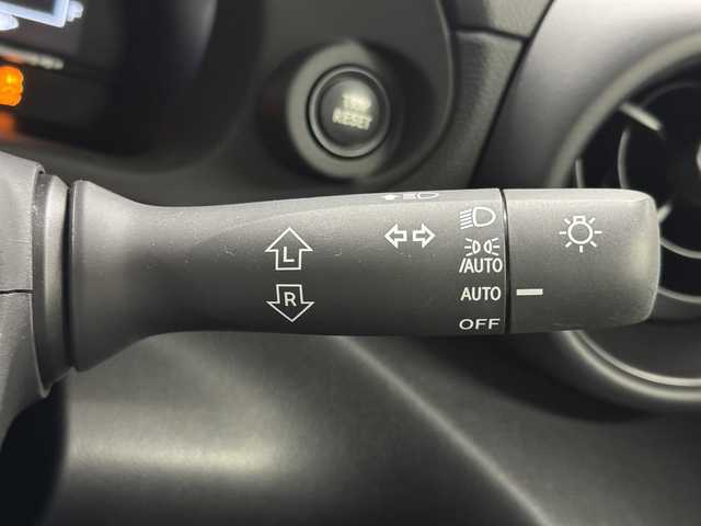 スバル ＢＲＺ S 三重県 2023(令5)年 0.3万km クリスタルホワイトP プレミアムガソリン/FR/6F/カロッツェリア 9インチ『楽ナビ』 AVIC-RQ911/（CD/DVD/MSV/SD/FM/AM/TV/Bluetooth/iPod/USB/HDMI/AUX）/安全/・スバルリヤビークルディテクション［SRVD］/・VSC（横滑り防止機能）/・EBD付ABS/・SRS サイド＆カーテンシールドエアバッグ/装備/・ステアリング連動ヘッドライト［SRH］/・左右独立温度独立調整オートエアコン/・定速クルーズコントロール/・ステアリングスイッチ/・オートライト/・LEDヘッドライト/・充電用USBジャックx2/・走行制御モード（スポーツ/スノー）/・TRACKモード/・プッシュスタート/・スマートキーx2/・BOXERメーター（7インチカラー×液晶メーター）/・純正18inAW/・保/取/ナビ取/など