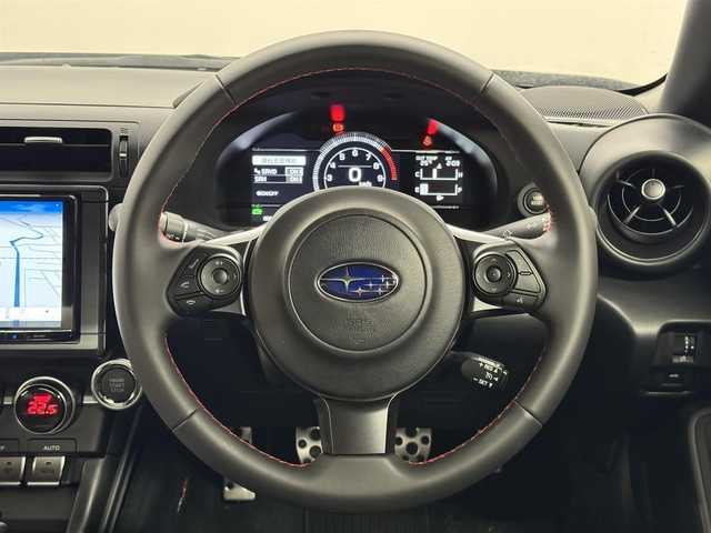 スバル ＢＲＺ S 三重県 2023(令5)年 0.3万km クリスタルホワイトP プレミアムガソリン/FR/6F/カロッツェリア 9インチ『楽ナビ』 AVIC-RQ911/（CD/DVD/MSV/SD/FM/AM/TV/Bluetooth/iPod/USB/HDMI/AUX）/安全/・スバルリヤビークルディテクション［SRVD］/・VSC（横滑り防止機能）/・EBD付ABS/・SRS サイド＆カーテンシールドエアバッグ/装備/・ステアリング連動ヘッドライト［SRH］/・左右独立温度独立調整オートエアコン/・定速クルーズコントロール/・ステアリングスイッチ/・オートライト/・LEDヘッドライト/・充電用USBジャックx2/・走行制御モード（スポーツ/スノー）/・TRACKモード/・プッシュスタート/・スマートキーx2/・BOXERメーター（7インチカラー×液晶メーター）/・純正18inAW/・保/取/ナビ取/など