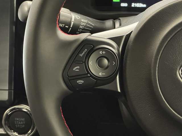 スバル ＢＲＺ S 三重県 2023(令5)年 0.3万km クリスタルホワイトP プレミアムガソリン/FR/6F/カロッツェリア 9インチ『楽ナビ』 AVIC-RQ911/（CD/DVD/MSV/SD/FM/AM/TV/Bluetooth/iPod/USB/HDMI/AUX）/安全/・スバルリヤビークルディテクション［SRVD］/・VSC（横滑り防止機能）/・EBD付ABS/・SRS サイド＆カーテンシールドエアバッグ/装備/・ステアリング連動ヘッドライト［SRH］/・左右独立温度独立調整オートエアコン/・定速クルーズコントロール/・ステアリングスイッチ/・オートライト/・LEDヘッドライト/・充電用USBジャックx2/・走行制御モード（スポーツ/スノー）/・TRACKモード/・プッシュスタート/・スマートキーx2/・BOXERメーター（7インチカラー×液晶メーター）/・純正18inAW/・保/取/ナビ取/など