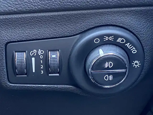 クライスラー・ジープ ジープ コンパス ロンジチュード 福岡県 2020(令2)年 3.4万km グレーⅡ アダプティブクルーズコントロール/ブラインドスポットモニター/レーンキープアシスト/純正ナビ/Applecarplay/androidauto/フルセグTV/バックカメラ　/Bluetooth/コーナーセンサー　/オートライト　/オートワイパー/純正17アルミホイール/ETC/スペアキー×1
