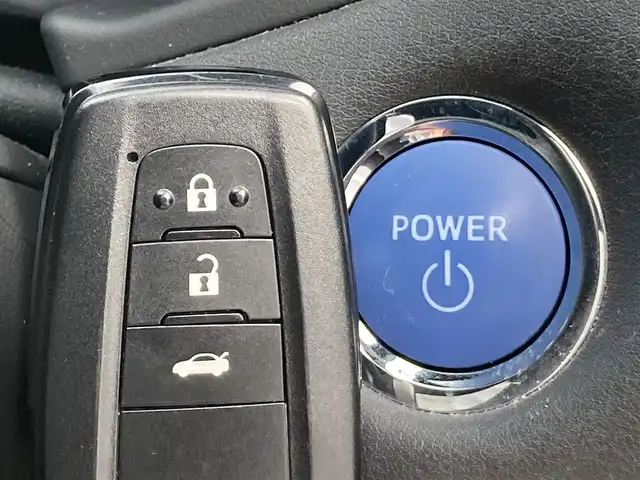 トヨタ クラウン ハイブリッド RS 静岡県 2018(平30)年 4.4万km ダークブルーマイカ Toyota Safety Sense/純正メーカーナビ/　AM FM CD DVD Bluetooth USB AUX/ビルトインETC/LEDオートヘッドランプ/レーダークルーズコントロール/シートヒーター(前席)/前後方クリアランスソナー/純正18インチアルミホイール/スマートキー2本/パドルシフト/フルセグTV/バックモニター/パワーシート(前席)
