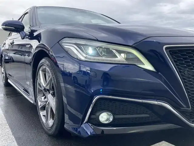 トヨタ クラウン ハイブリッド RS 静岡県 2018(平30)年 4.4万km ダークブルーマイカ Toyota Safety Sense/純正メーカーナビ/　AM FM CD DVD Bluetooth USB AUX/ビルトインETC/LEDオートヘッドランプ/レーダークルーズコントロール/シートヒーター(前席)/前後方クリアランスソナー/純正18インチアルミホイール/スマートキー2本/パドルシフト/フルセグTV/バックモニター/パワーシート(前席)