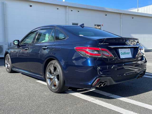 トヨタ クラウン ハイブリッド RS 三重県 2018(平30)年 4.4万km ダークブルーマイカ 登録時走行距離43354km/禁煙車/純正ナビ（AM/FM/TV/Bluetooth）/TV（フルセグ）/バックカメラ/ビルトインETC/ステアリングスイッチ/トヨタセーフティセンス/レーンキープアシスト/レーダークルコン/衝突軽減システム/横滑り防止システム/ブレーキホールド/電動パーキング/パドルシフト/パワーシート（前席）/シートヒーター（前後）/ハンドルヒーター/AUTOライト/AUTOハイビーム/純正18インチアルミホイール/純正フロアマット/プッシュスタート