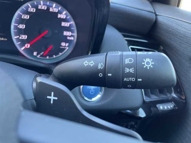 トヨタ クラウン ハイブリッド RS 三重県 2018(平30)年 4.4万km ダークブルーマイカ 登録時走行距離43354km/禁煙車/純正ナビ（AM/FM/TV/Bluetooth）/TV（フルセグ）/バックカメラ/ビルトインETC/ステアリングスイッチ/トヨタセーフティセンス/レーンキープアシスト/レーダークルコン/衝突軽減システム/横滑り防止システム/ブレーキホールド/電動パーキング/パドルシフト/パワーシート（前席）/シートヒーター（前後）/ハンドルヒーター/AUTOライト/AUTOハイビーム/純正18インチアルミホイール/純正フロアマット/プッシュスタート