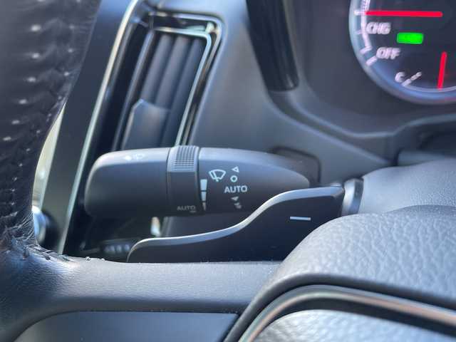 トヨタ クラウン ハイブリッド RS 三重県 2018(平30)年 4.4万km ダークブルーマイカ 登録時走行距離43354km/禁煙車/純正ナビ（AM/FM/TV/Bluetooth）/TV（フルセグ）/バックカメラ/ビルトインETC/ステアリングスイッチ/トヨタセーフティセンス/レーンキープアシスト/レーダークルコン/衝突軽減システム/横滑り防止システム/ブレーキホールド/電動パーキング/パドルシフト/パワーシート（前席）/シートヒーター（前後）/ハンドルヒーター/AUTOライト/AUTOハイビーム/純正18インチアルミホイール/純正フロアマット/プッシュスタート