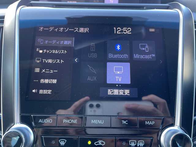 トヨタ クラウン ハイブリッド RS 三重県 2018(平30)年 4.4万km ダークブルーマイカ 登録時走行距離43354km/禁煙車/純正ナビ（AM/FM/TV/Bluetooth）/TV（フルセグ）/バックカメラ/ビルトインETC/ステアリングスイッチ/トヨタセーフティセンス/レーンキープアシスト/レーダークルコン/衝突軽減システム/横滑り防止システム/ブレーキホールド/電動パーキング/パドルシフト/パワーシート（前席）/シートヒーター（前後）/ハンドルヒーター/AUTOライト/AUTOハイビーム/純正18インチアルミホイール/純正フロアマット/プッシュスタート