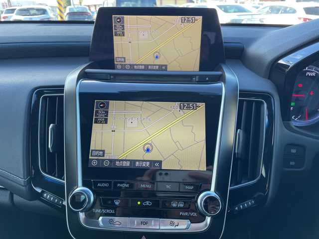 トヨタ クラウン ハイブリッド RS 三重県 2018(平30)年 4.4万km ダークブルーマイカ 登録時走行距離43354km/禁煙車/純正ナビ（AM/FM/TV/Bluetooth）/TV（フルセグ）/バックカメラ/ビルトインETC/ステアリングスイッチ/トヨタセーフティセンス/レーンキープアシスト/レーダークルコン/衝突軽減システム/横滑り防止システム/ブレーキホールド/電動パーキング/パドルシフト/パワーシート（前席）/シートヒーター（前後）/ハンドルヒーター/AUTOライト/AUTOハイビーム/純正18インチアルミホイール/純正フロアマット/プッシュスタート