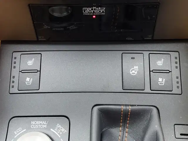 レクサス ＲＣ 350 バージョンL 東京都 2019(令1)年 3.8万km マーキュリーグレーマイカ マークレビンソン/レクサスセーフティシステム/・プリクラッシュセーフティシステム/・レーダークルーズコントロール/・レーントレーシングアシスト/・レーンデバーチャーアラート/・オートマチックハイビーム/・クリアランスソナー/純正SDナビ/・BT/フルセグTV/FM/AM/・バックカメラ/・ブラインドスポットモニター/・純正ビルトインETC2.0/・ドライブレコーダー/革巻きステアリング/・パドルシフト/・ステアリングヒーター/パワーシート（運転席/助手席）/・シートヒーター（運転席/助手席）/・エアシート（運転席/助手席）/・シートメモリー（運転席）/３眼LEDヘッドライト/・オートライト/純正アルミホイール/純正フロアマット/スマートキー