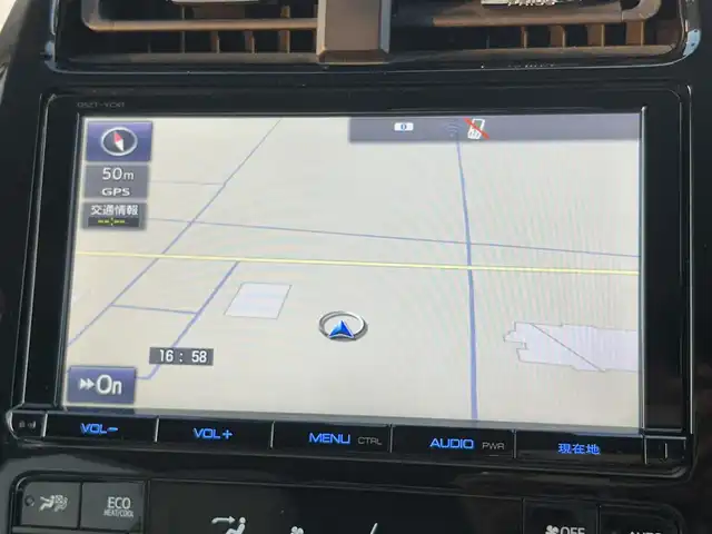 トヨタ プリウス A プレミアム　ツーリングセレ 熊本県 2016(平28)年 7.8万km ホワイトパールクリスタルシャイン 純正ナビ/・AM/FM/CD/DVD/BT/SD/・フルセグTV/・バックカメラ/モデリスタエアロ（F.S.R）/トヨタセーフティセンス/・プリクラッシュセーフティ/・レーンディパーチャーアラート/・ブラインドスポットモニター/・レーダークルーズコントロール/・クリアランスソナー/・ふらつき警報/・ヘッドアップディスプレイ/・オートハイビーム/・パーキングアシスト/革シート/前席パワーシート/前席シートヒーター/ETC/革巻きステアリング/ステアリングスイッチ/LEDヘッドライト/フォグランプ/純正アルミホイール/純正フロアマット/ドアバイザー/電動格納ミラー/ウインカーミラー/スペアキー