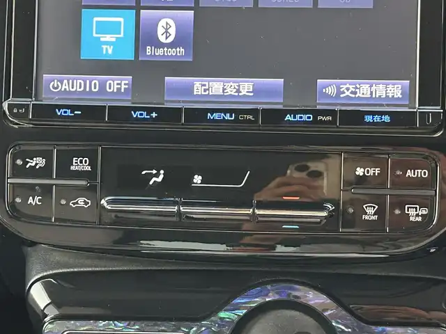 トヨタ プリウス A プレミアム　ツーリングセレ 熊本県 2016(平28)年 7.8万km ホワイトパールクリスタルシャイン 純正ナビ/・AM/FM/CD/DVD/BT/SD/・フルセグTV/・バックカメラ/モデリスタエアロ（F.S.R）/トヨタセーフティセンス/・プリクラッシュセーフティ/・レーンディパーチャーアラート/・ブラインドスポットモニター/・レーダークルーズコントロール/・クリアランスソナー/・ふらつき警報/・ヘッドアップディスプレイ/・オートハイビーム/・パーキングアシスト/革シート/前席パワーシート/前席シートヒーター/ETC/革巻きステアリング/ステアリングスイッチ/LEDヘッドライト/フォグランプ/純正アルミホイール/純正フロアマット/ドアバイザー/電動格納ミラー/ウインカーミラー/スペアキー