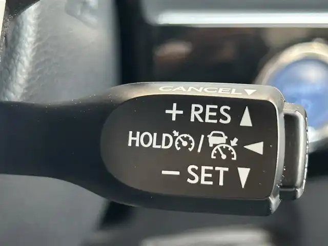 トヨタ プリウス A プレミアム　ツーリングセレ 熊本県 2016(平28)年 7.8万km ホワイトパールクリスタルシャイン 純正ナビ/・AM/FM/CD/DVD/BT/SD/・フルセグTV/・バックカメラ/モデリスタエアロ（F.S.R）/トヨタセーフティセンス/・プリクラッシュセーフティ/・レーンディパーチャーアラート/・ブラインドスポットモニター/・レーダークルーズコントロール/・クリアランスソナー/・ふらつき警報/・ヘッドアップディスプレイ/・オートハイビーム/・パーキングアシスト/革シート/前席パワーシート/前席シートヒーター/ETC/革巻きステアリング/ステアリングスイッチ/LEDヘッドライト/フォグランプ/純正アルミホイール/純正フロアマット/ドアバイザー/電動格納ミラー/ウインカーミラー/スペアキー