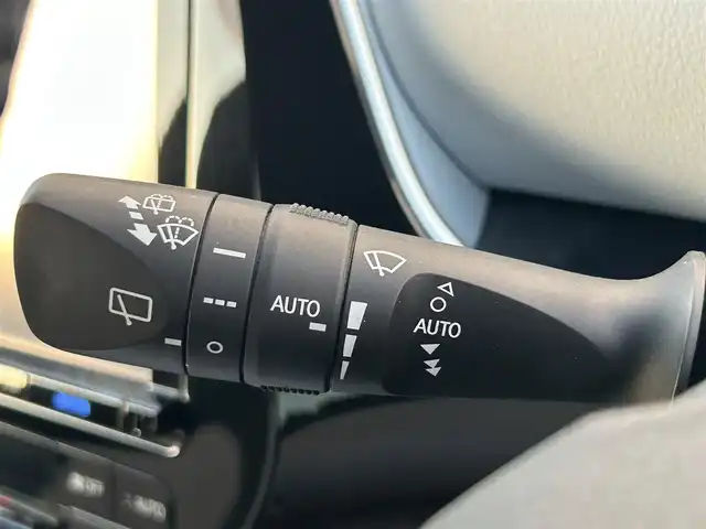 トヨタ プリウス A プレミアム　ツーリングセレ 熊本県 2016(平28)年 7.8万km ホワイトパールクリスタルシャイン 純正ナビ/・AM/FM/CD/DVD/BT/SD/・フルセグTV/・バックカメラ/モデリスタエアロ（F.S.R）/トヨタセーフティセンス/・プリクラッシュセーフティ/・レーンディパーチャーアラート/・ブラインドスポットモニター/・レーダークルーズコントロール/・クリアランスソナー/・ふらつき警報/・ヘッドアップディスプレイ/・オートハイビーム/・パーキングアシスト/革シート/前席パワーシート/前席シートヒーター/ETC/革巻きステアリング/ステアリングスイッチ/LEDヘッドライト/フォグランプ/純正アルミホイール/純正フロアマット/ドアバイザー/電動格納ミラー/ウインカーミラー/スペアキー