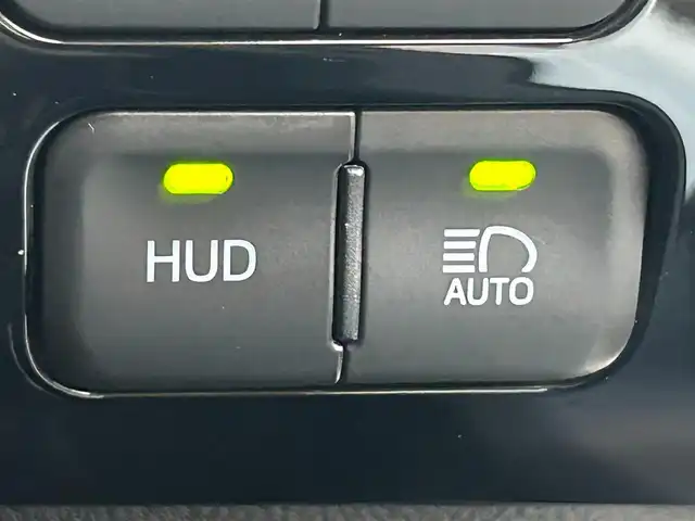 トヨタ プリウス A プレミアム　ツーリングセレ 熊本県 2016(平28)年 7.8万km ホワイトパールクリスタルシャイン 純正ナビ/・AM/FM/CD/DVD/BT/SD/・フルセグTV/・バックカメラ/モデリスタエアロ（F.S.R）/トヨタセーフティセンス/・プリクラッシュセーフティ/・レーンディパーチャーアラート/・ブラインドスポットモニター/・レーダークルーズコントロール/・クリアランスソナー/・ふらつき警報/・ヘッドアップディスプレイ/・オートハイビーム/・パーキングアシスト/革シート/前席パワーシート/前席シートヒーター/ETC/革巻きステアリング/ステアリングスイッチ/LEDヘッドライト/フォグランプ/純正アルミホイール/純正フロアマット/ドアバイザー/電動格納ミラー/ウインカーミラー/スペアキー