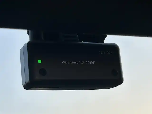 トヨタ プリウス A プレミアム　ツーリングセレ 熊本県 2016(平28)年 7.8万km ホワイトパールクリスタルシャイン 純正ナビ/・AM/FM/CD/DVD/BT/SD/・フルセグTV/・バックカメラ/モデリスタエアロ（F.S.R）/トヨタセーフティセンス/・プリクラッシュセーフティ/・レーンディパーチャーアラート/・ブラインドスポットモニター/・レーダークルーズコントロール/・クリアランスソナー/・ふらつき警報/・ヘッドアップディスプレイ/・オートハイビーム/・パーキングアシスト/革シート/前席パワーシート/前席シートヒーター/ETC/革巻きステアリング/ステアリングスイッチ/LEDヘッドライト/フォグランプ/純正アルミホイール/純正フロアマット/ドアバイザー/電動格納ミラー/ウインカーミラー/スペアキー