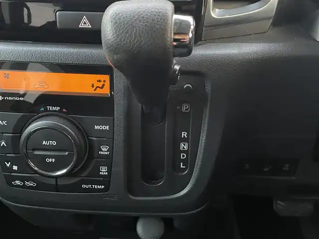 スズキ スペーシア カスタム XS 愛知県 2015(平27)年 6.5万km フェニックスレッドパール ・純正メーカーオプションナビ/・フルセグテレビ/・CD/DVD再生機能/・Bluetooth/USB/AUX接続機能/・全方位カメラ/・ETC/・両側電動スライドドア/・ベンチシート/・純正フロアマット/・純正15インチアルミホイール/・純正HIDヘッドライト/・オートライト/・衝突軽減ブレーキ/・レーンキープアシスト/・アイドリングストップ/・スマートキー/・オートエアコン