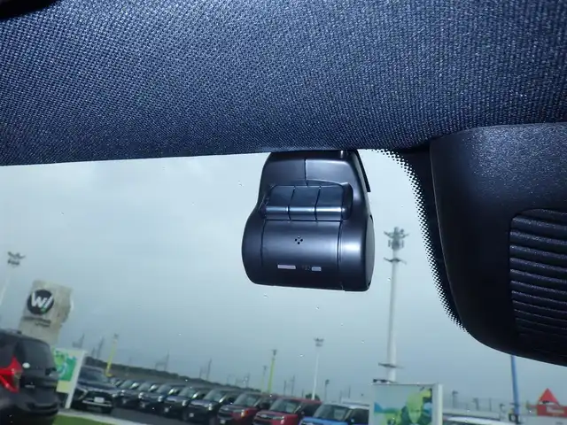 メルセデス・ベンツ ＣＬＳ２２０ｄ スポーツ エクスクルーシブPKG 千葉県 2019(平31)年 1.2万km ダイヤモンドホワイト 245/40R19/アクティブブレーキアシスト/レーンチェンジアシスト/ブラインドスポットアシスト/アテンションアシスト/ディストロニック/パノラミックスライディングルーフ/パワートランクリッド/赤/黒コンビレザーシート/前席パワーシート/エアシート/シートヒーター/純正ナビ/地デジTV/【Bluetooth接続】/【Apple CarPlay　Android Auto対応】/360°カメラ/ブルメスター/パフュームアトマイザー/革巻きステアリング/ステアリングスイッチ/パドルシフト/ETC（DSRC）/LEDヘッドライト/フォグライト/ウインカーミラー/パークトロニック/純正19インチアルミホイル/サイド/カーテンエアバッグ/キーレスゴー