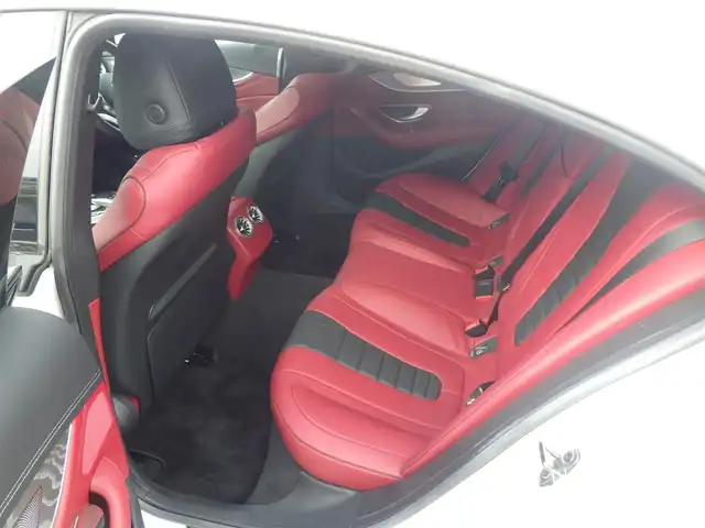 メルセデス・ベンツ ＣＬＳ２２０ｄ スポーツ エクスクルーシブPKG 千葉県 2019(平31)年 1.2万km ダイヤモンドホワイト 245/40R19/アクティブブレーキアシスト/レーンチェンジアシスト/ブラインドスポットアシスト/アテンションアシスト/ディストロニック/パノラミックスライディングルーフ/パワートランクリッド/赤/黒コンビレザーシート/前席パワーシート/エアシート/シートヒーター/純正ナビ/地デジTV/【Bluetooth接続】/【Apple CarPlay　Android Auto対応】/360°カメラ/ブルメスター/パフュームアトマイザー/革巻きステアリング/ステアリングスイッチ/パドルシフト/ETC（DSRC）/LEDヘッドライト/フォグライト/ウインカーミラー/パークトロニック/純正19インチアルミホイル/サイド/カーテンエアバッグ/キーレスゴー