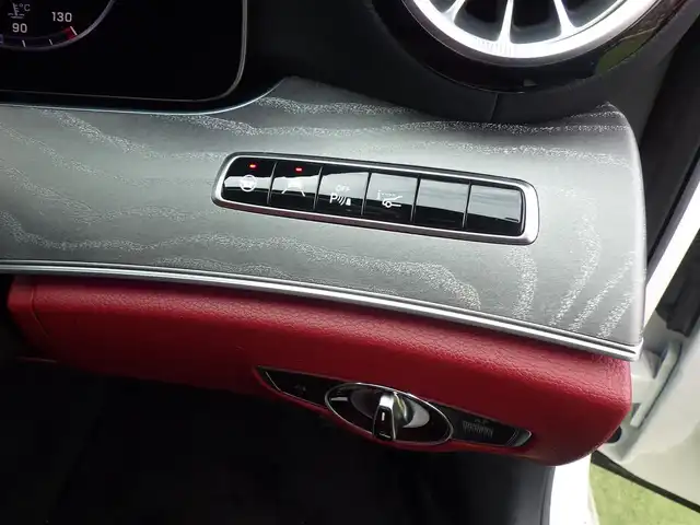 メルセデス・ベンツ ＣＬＳ２２０ｄ スポーツ エクスクルーシブPKG 千葉県 2019(平31)年 1.2万km ダイヤモンドホワイト 245/40R19/アクティブブレーキアシスト/レーンチェンジアシスト/ブラインドスポットアシスト/アテンションアシスト/ディストロニック/パノラミックスライディングルーフ/パワートランクリッド/赤/黒コンビレザーシート/前席パワーシート/エアシート/シートヒーター/純正ナビ/地デジTV/【Bluetooth接続】/【Apple CarPlay　Android Auto対応】/360°カメラ/ブルメスター/パフュームアトマイザー/革巻きステアリング/ステアリングスイッチ/パドルシフト/ETC（DSRC）/LEDヘッドライト/フォグライト/ウインカーミラー/パークトロニック/純正19インチアルミホイル/サイド/カーテンエアバッグ/キーレスゴー