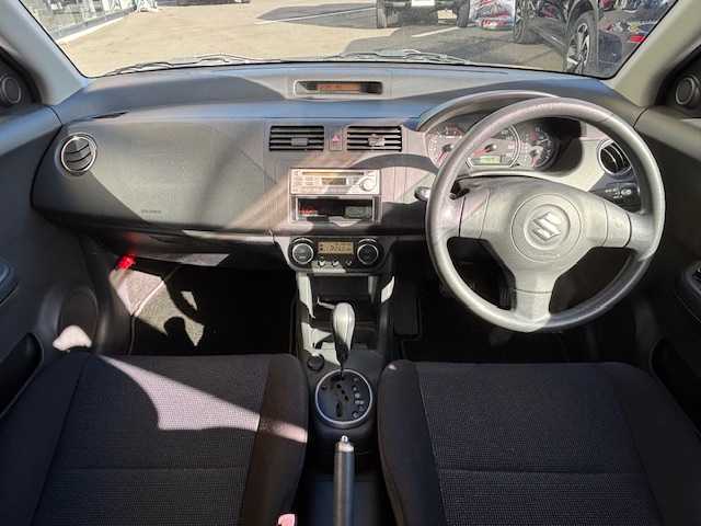 スズキ スイフト XG 宮城県 2006(平18)年 13.3万km シルキーシルバーメタリック 登録時走行距離132816km/AACエアコン/CD/FM/AM/ヘッドライトレベライザー/スペアキーあり/純正フロアマット/フルフラットシート/盗難防止装置/純正フロアマット