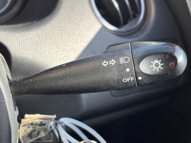 スズキ スイフト XG 宮城県 2006(平18)年 13.3万km シルキーシルバーメタリック 登録時走行距離132816km/AACエアコン/CD/FM/AM/ヘッドライトレベライザー/スペアキーあり/純正フロアマット/フルフラットシート/盗難防止装置/純正フロアマット